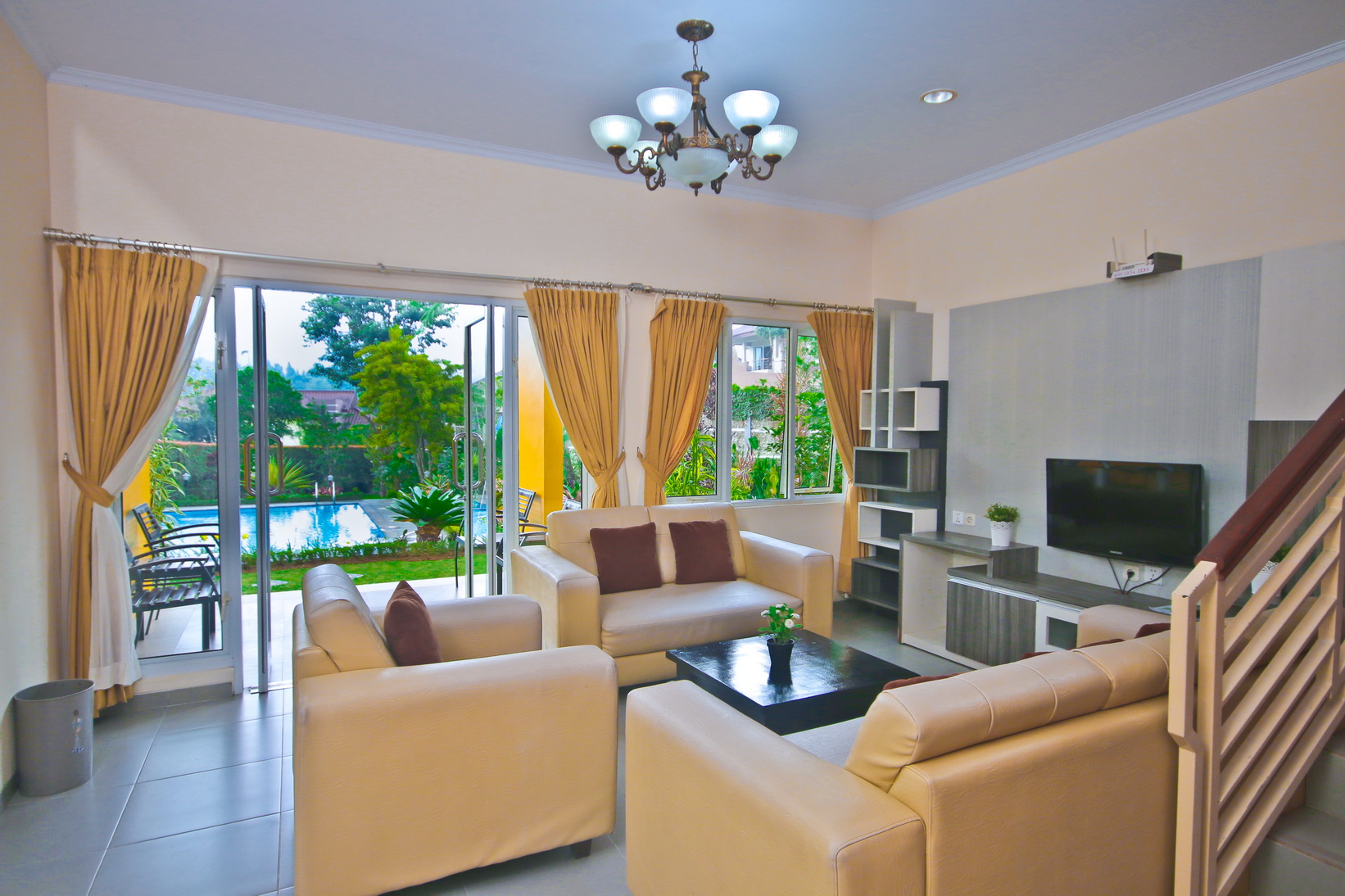 menginap di villa puncak