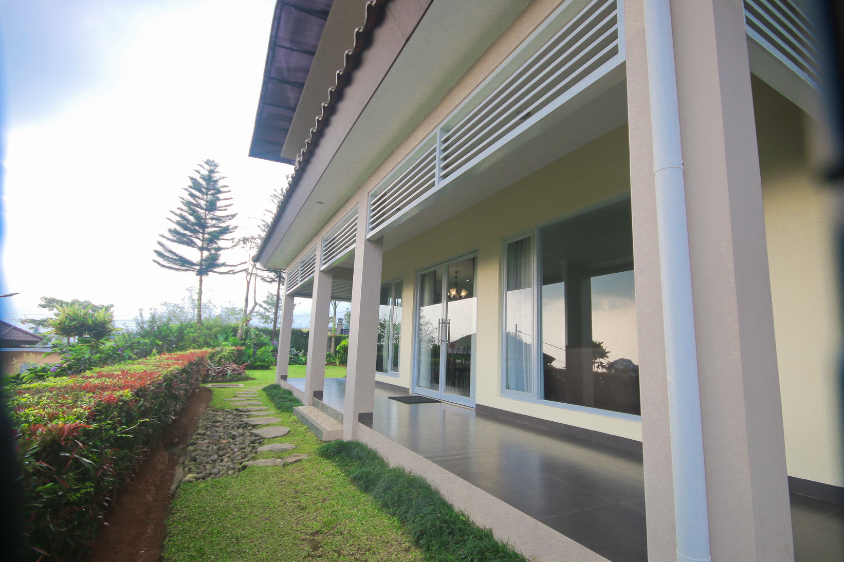 villa dlima puncak
