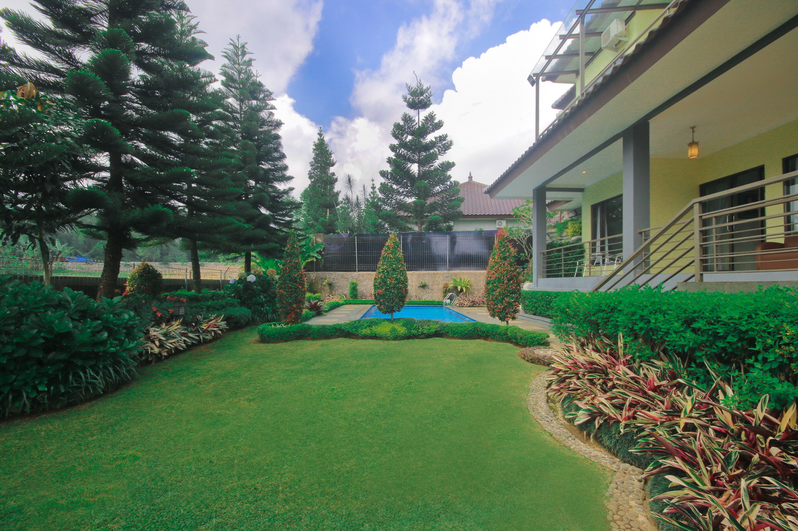 telaga saat taman safari indonesia