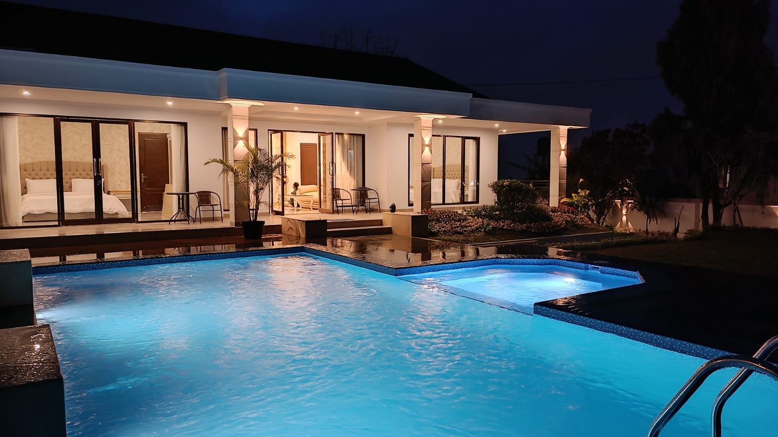 rekomendasi villa puncak