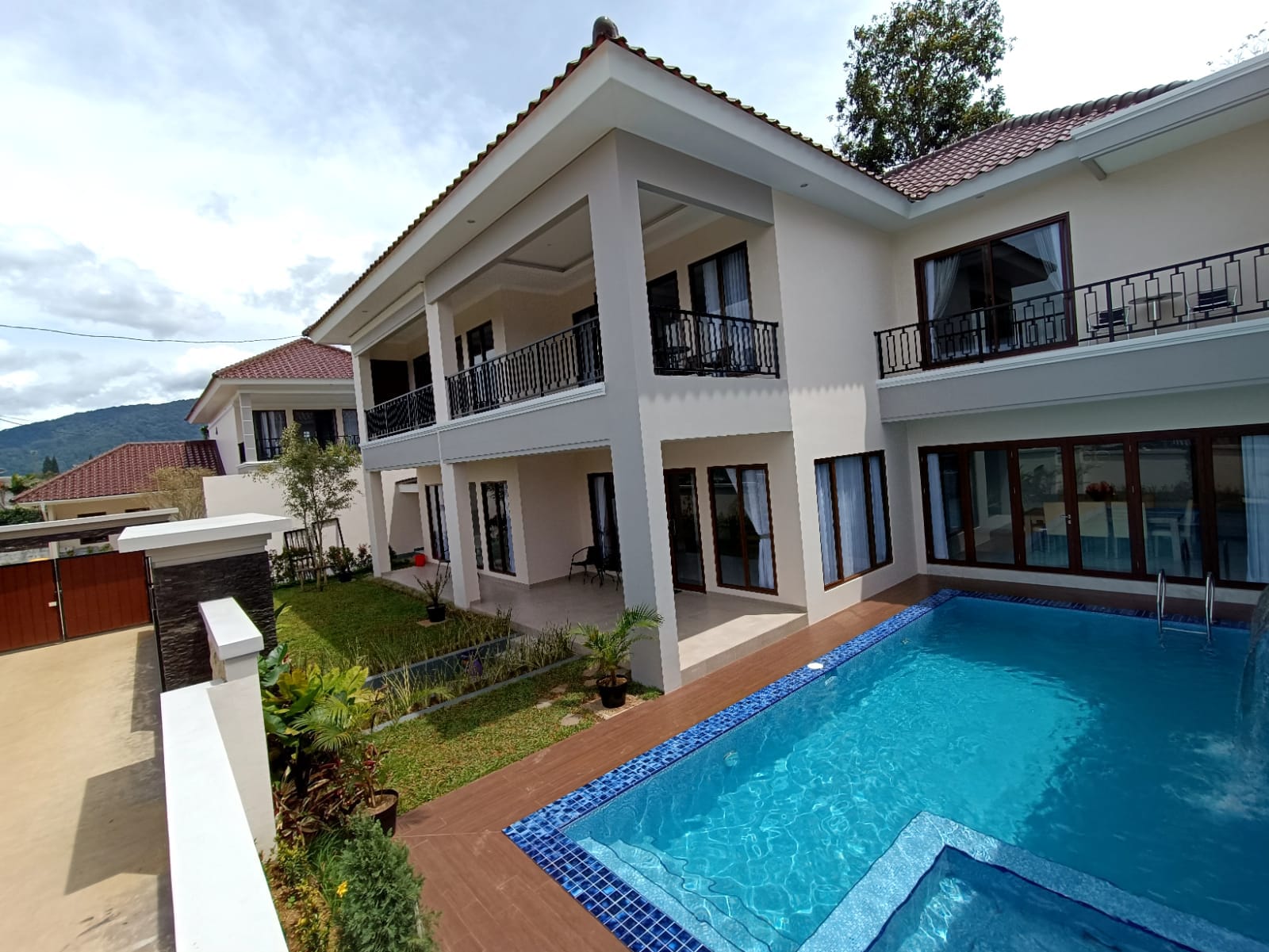 villa kapasitas 20 orang