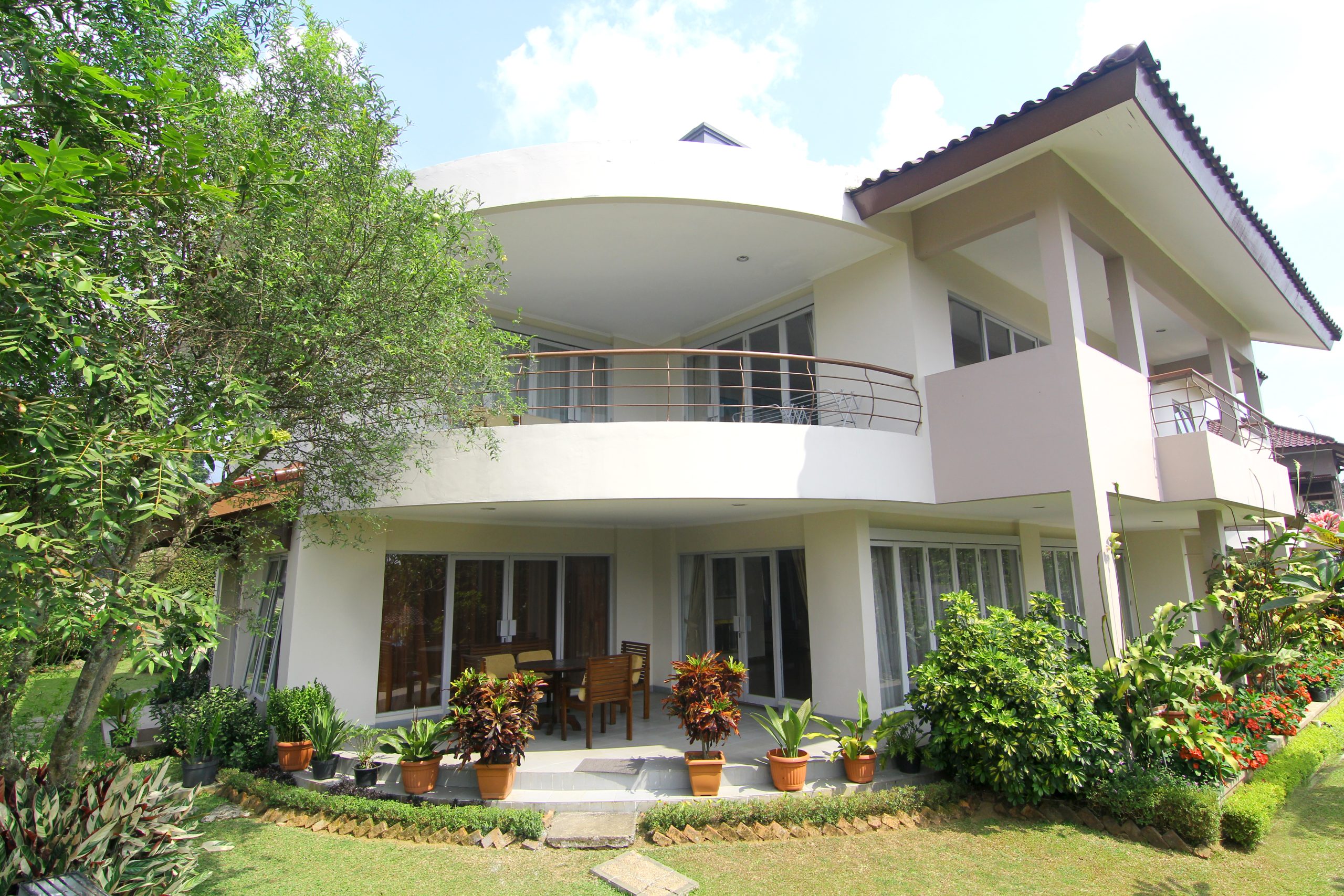 villa dengan view pegunungan di puncak 
dlima panca 1