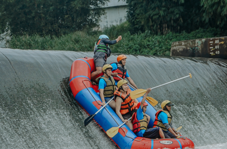Tempat Arung Jeram Bogor Serta Info Harga Rafting Sungai Cisadane